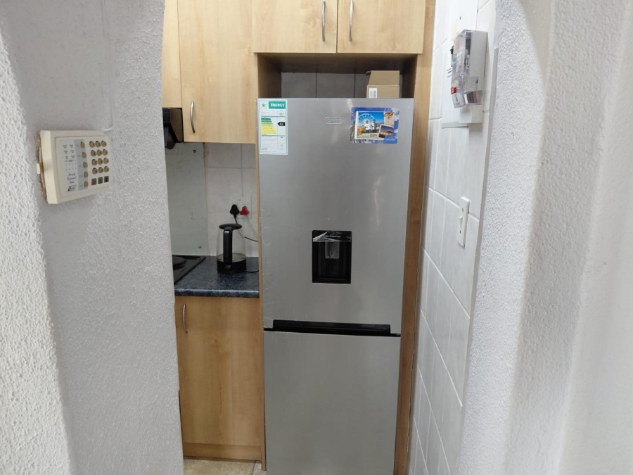 To Let 1 Bedroom Property for Rent in Monte Vista Western Cape
